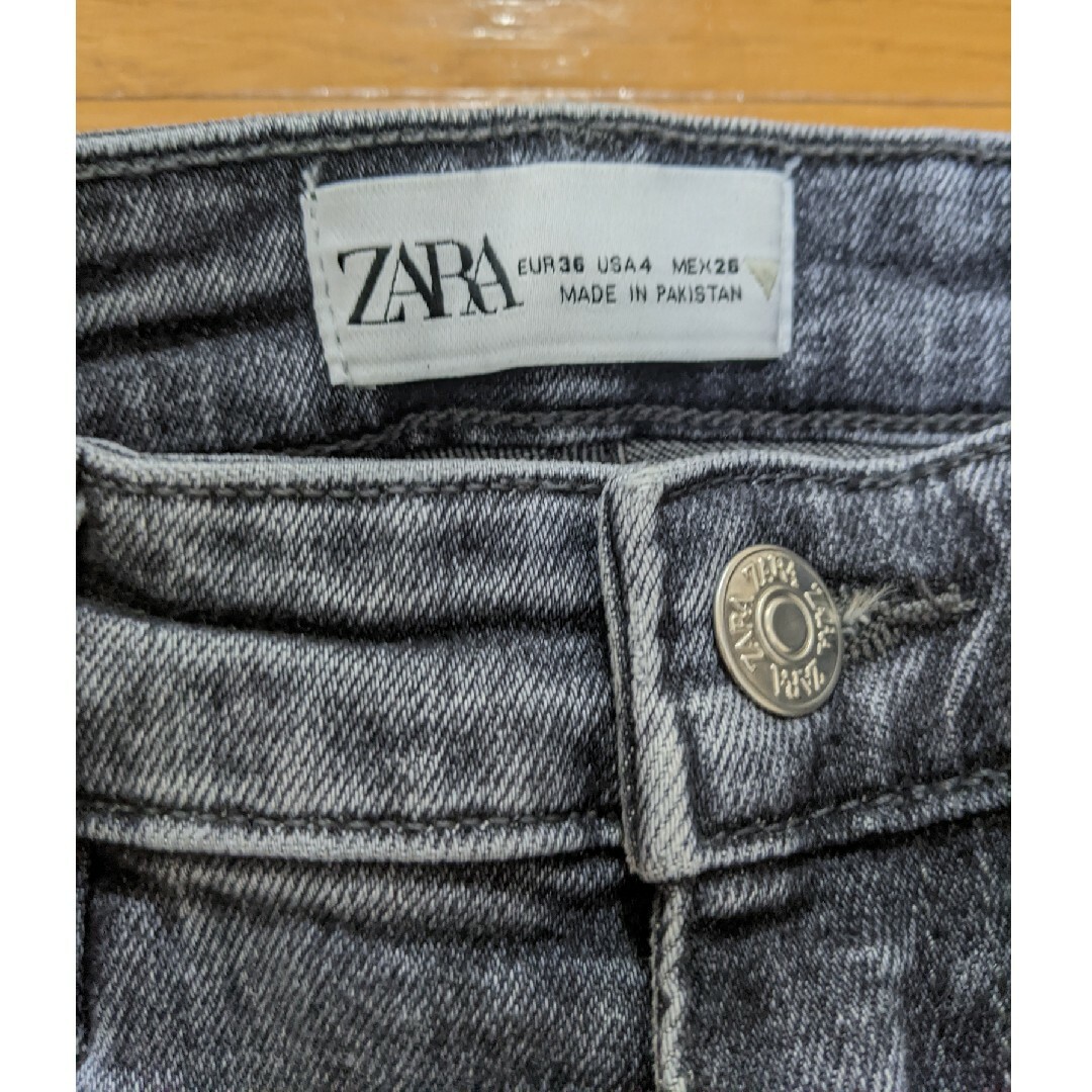 ZARA(ザラ)のZARA　ザラ　スキニーデニム　グレー レディースのパンツ(デニム/ジーンズ)の商品写真