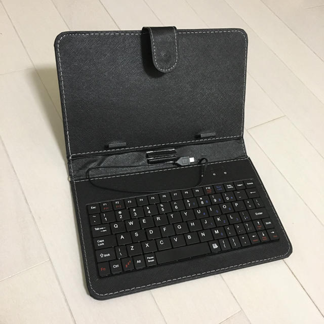 キーボード付き タブレットケース スマホ/家電/カメラのPC/タブレット(タブレット)の商品写真