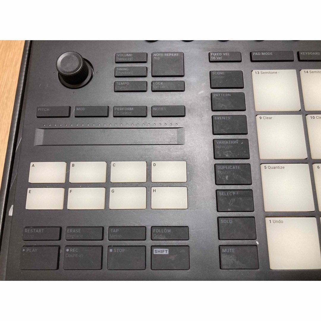 NATIVE INSTRUMENTS(ネイティブインストゥルメンツ)のNative Instruments  MASCHINE MK3 楽器のDTM/DAW(MIDIコントローラー)の商品写真