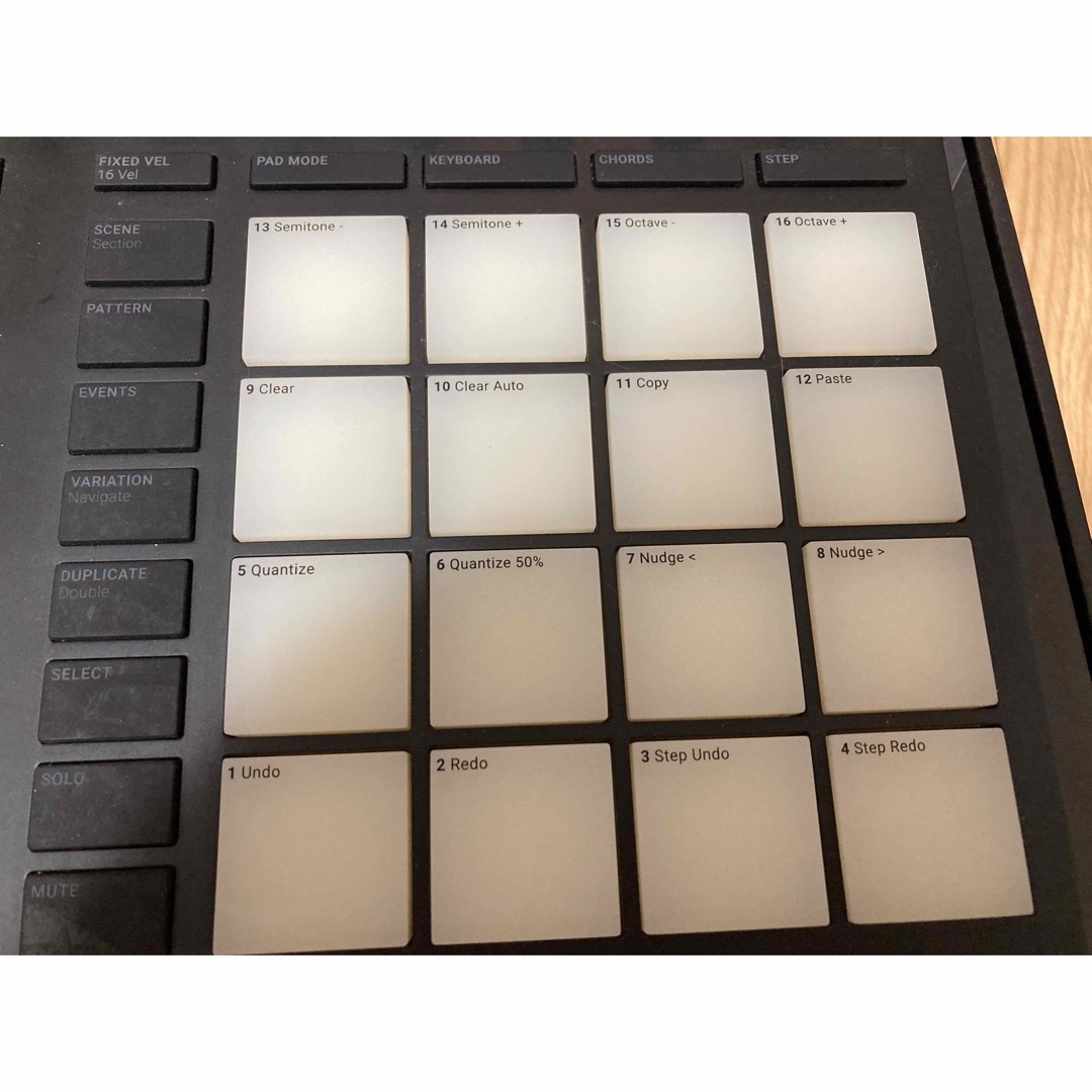 Native Instruments  MASCHINE MK3 1