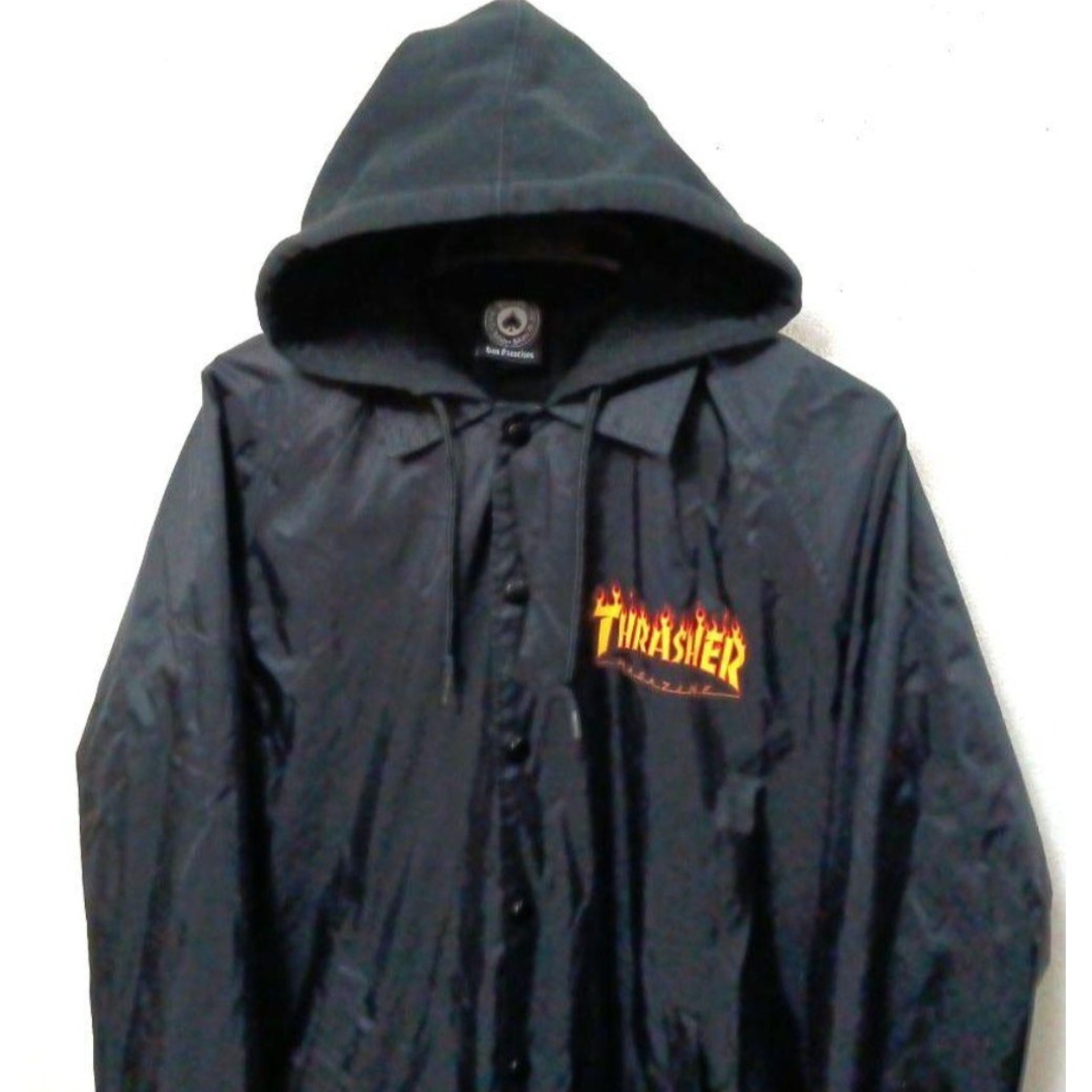 THRASHER(スラッシャー)の美品 THRASHER スラッシャー パーカー付きロゴプリントナイロンジャケット メンズのジャケット/アウター(ナイロンジャケット)の商品写真