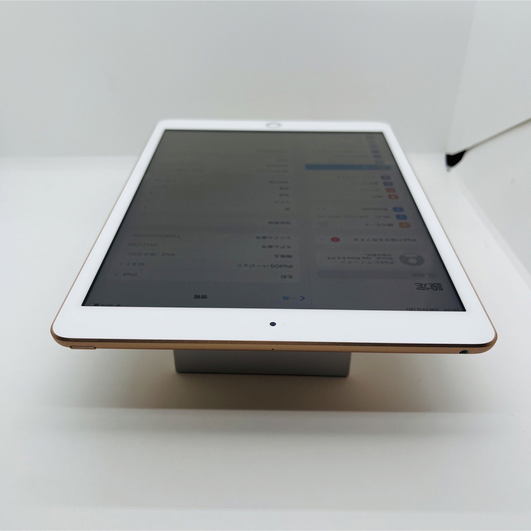 S iPad 8 8世代　32 GB Wi-Fi Gold 本体 6