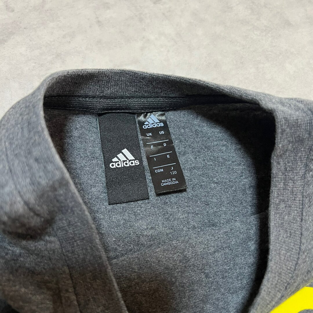 adidas(アディダス)の【最終価格】adidas アディダス キッズ Tシャツ 黄色 チャコールグレー キッズ/ベビー/マタニティのキッズ服女の子用(90cm~)(Tシャツ/カットソー)の商品写真