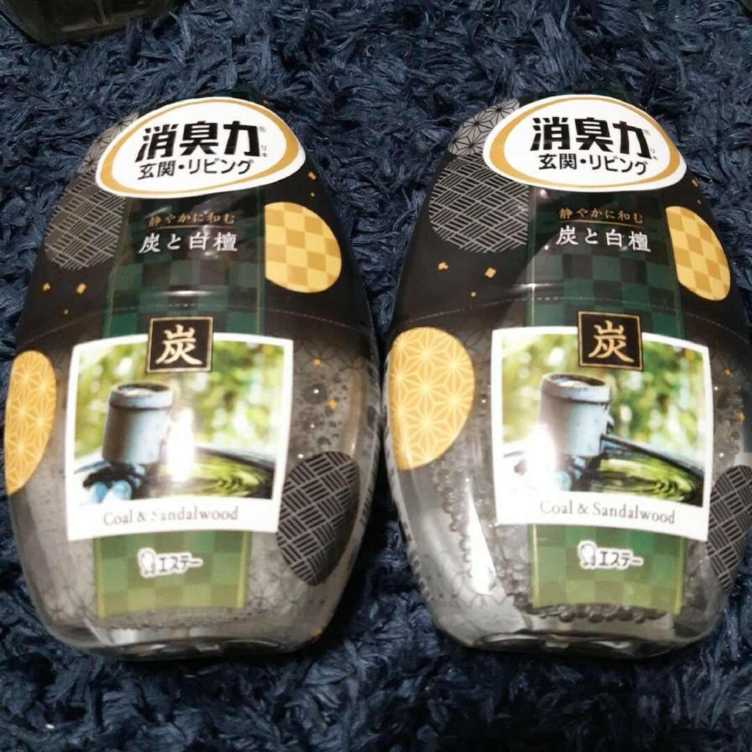 お部屋の消臭力 消臭芳香剤 部屋用 炭と白檀の香り 400ml 2コセット コスメ/美容のリラクゼーション(アロマポット/アロマランプ/芳香器)の商品写真