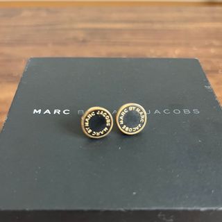 マークバイマークジェイコブス(MARC BY MARC JACOBS)のMarc by Marc Jacobs ロゴ ディスク エナメル スタッドピアス(ピアス)