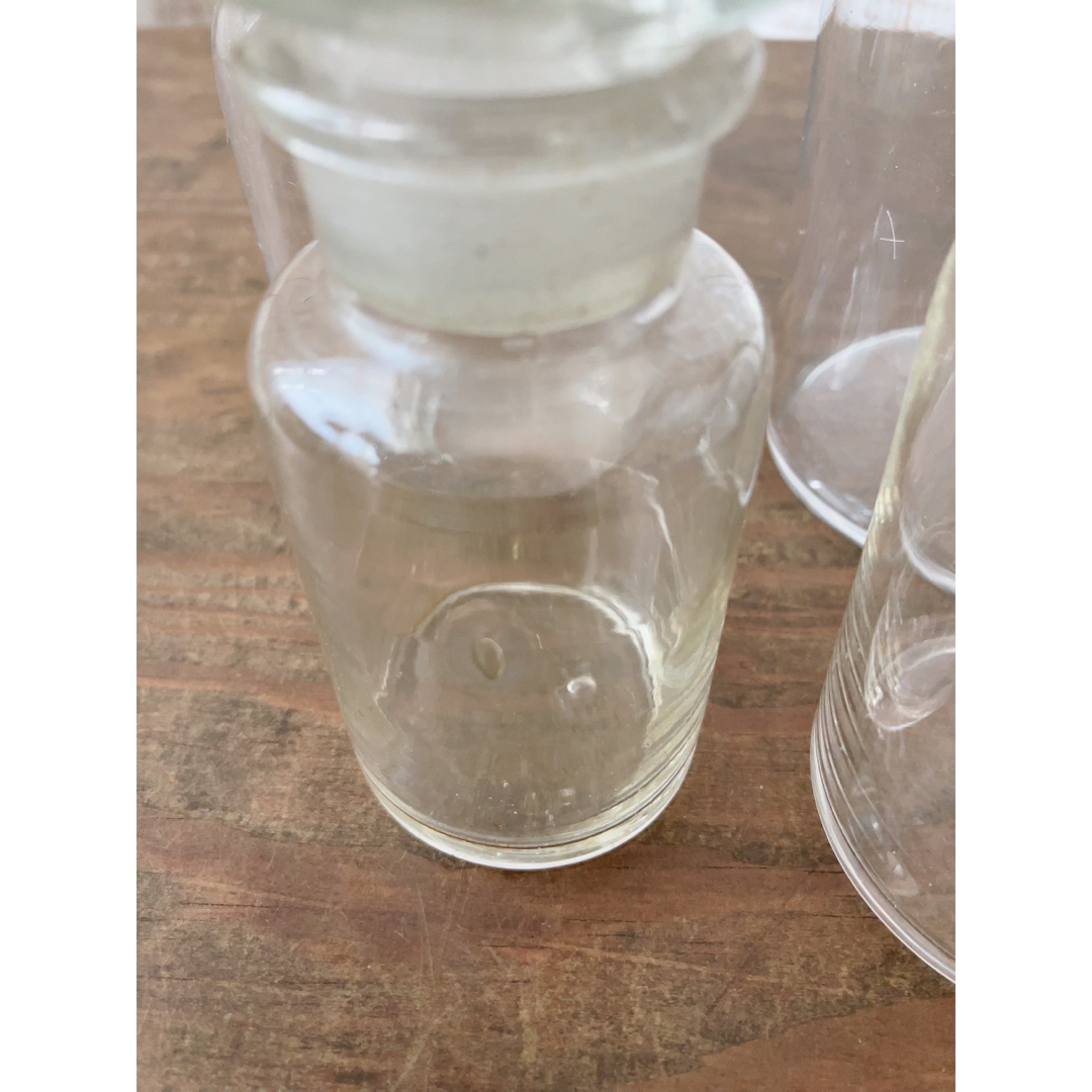 ヴィンテージ　蓋付き　ガラス瓶　保存瓶　4個セット エンタメ/ホビーの美術品/アンティーク(ガラス)の商品写真