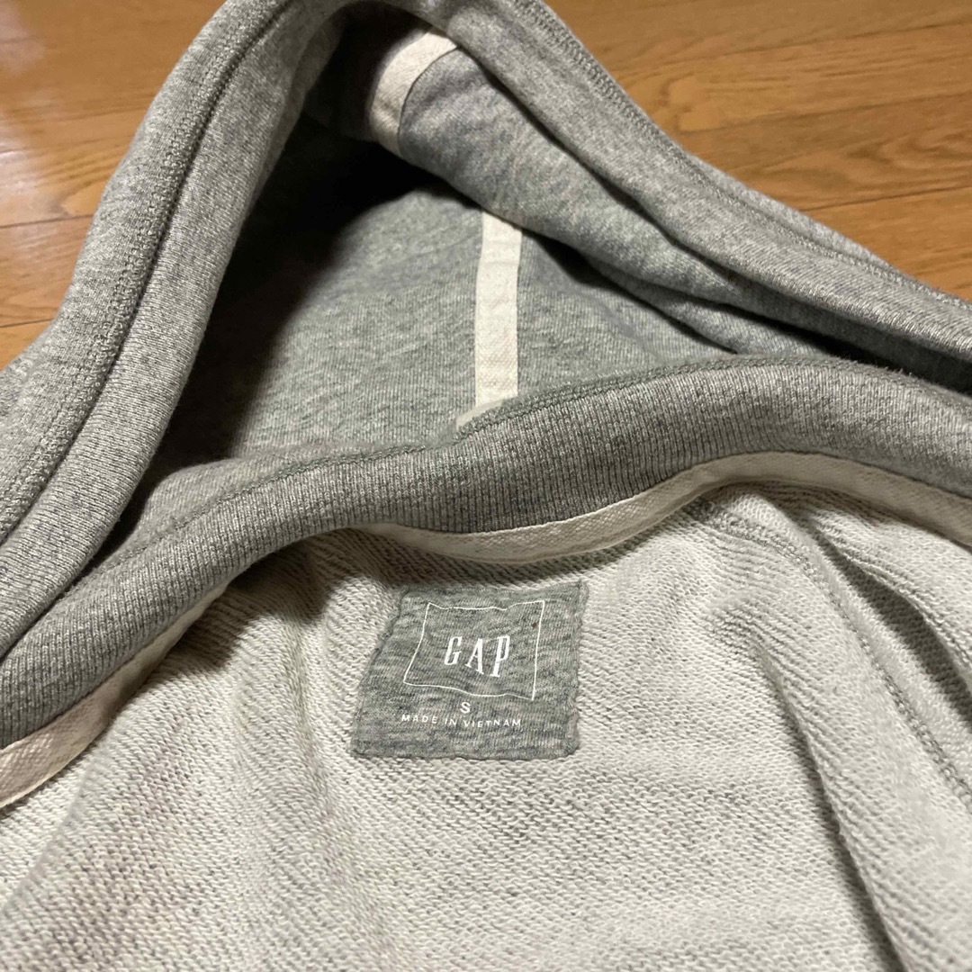 GAP(ギャップ)のグレーパーカー メンズのトップス(パーカー)の商品写真