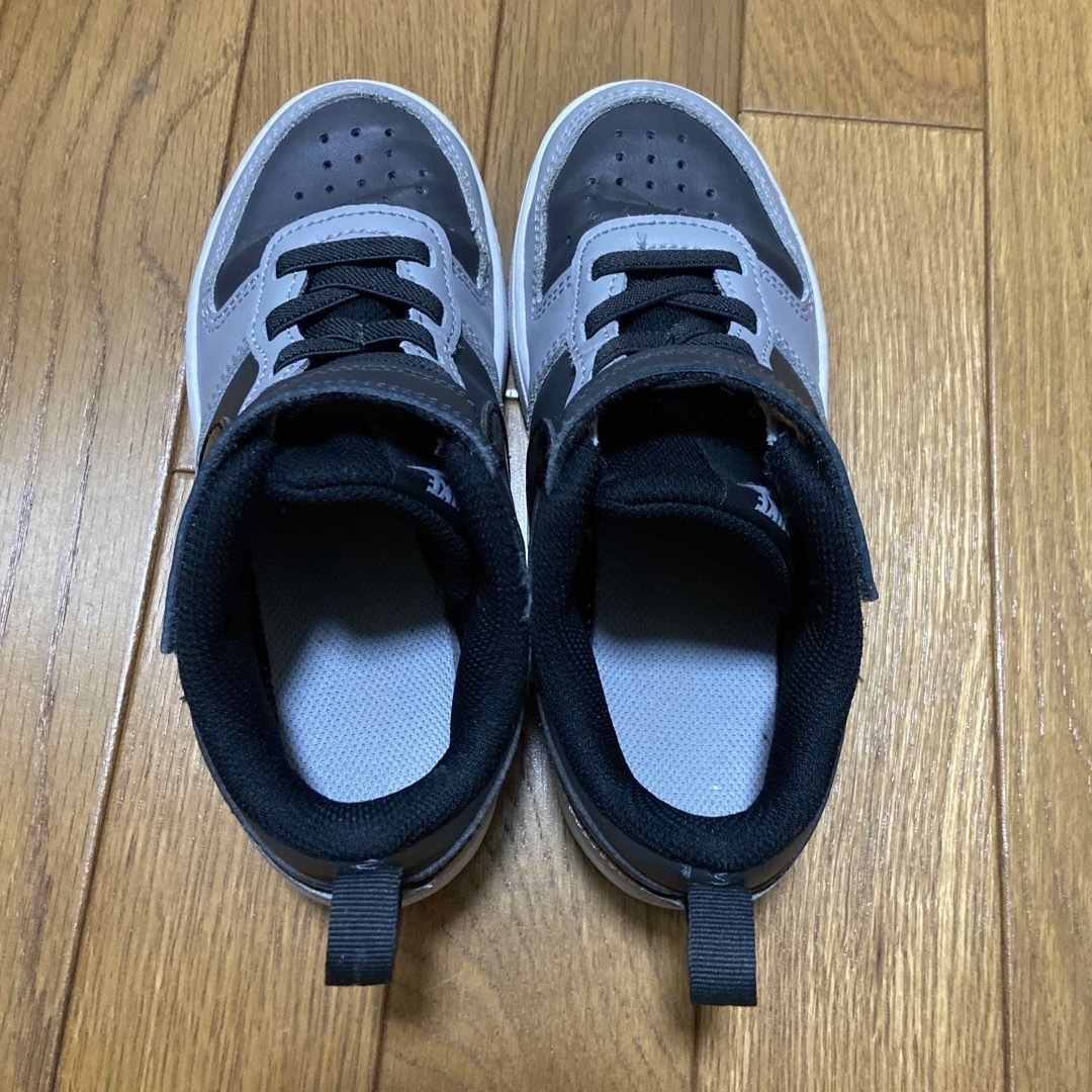 NIKE(ナイキ)のNIKEシューズ キッズ/ベビー/マタニティのキッズ靴/シューズ(15cm~)(スニーカー)の商品写真