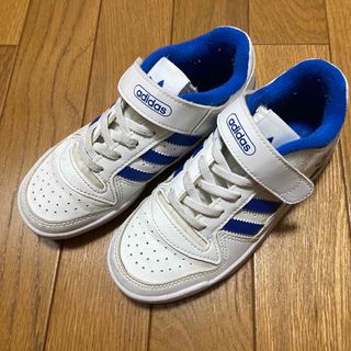 アディダス(adidas)のadidasスニーカー(スニーカー)