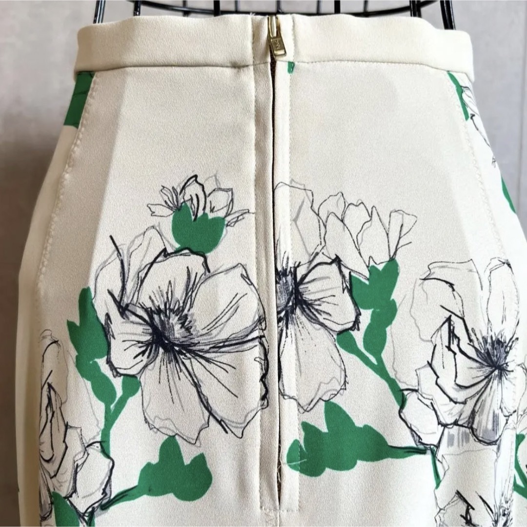 Mila Owen(ミラオーウェン)の【新品未使用タグ付】ミラオーウェン　フラワーロングスカート レディースのスカート(ロングスカート)の商品写真