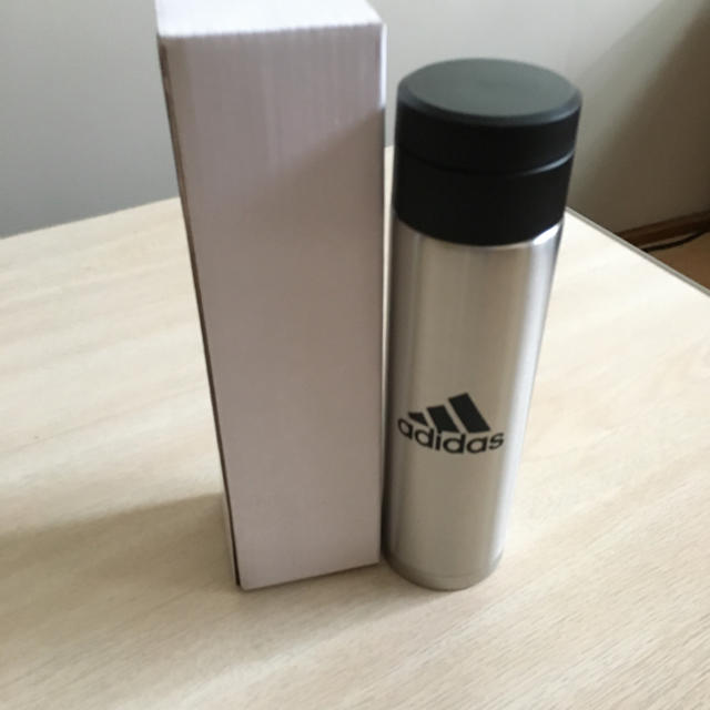 adidas(アディダス)のアディダスステンレスボトル インテリア/住まい/日用品のキッチン/食器(容器)の商品写真