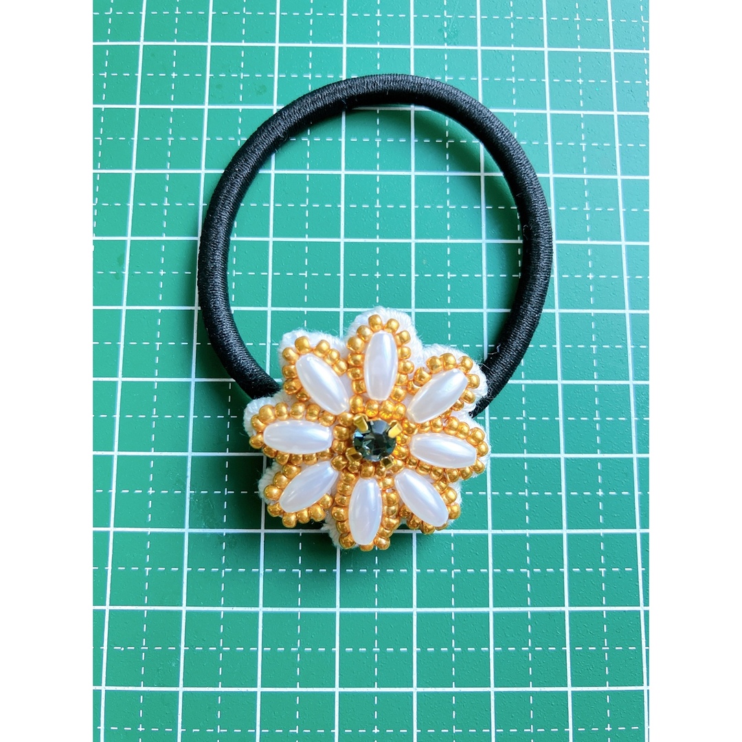 R5☆447ビーズ刺繍ハンドメイドヘアゴムの通販 by HappyWalk｜ラクマ