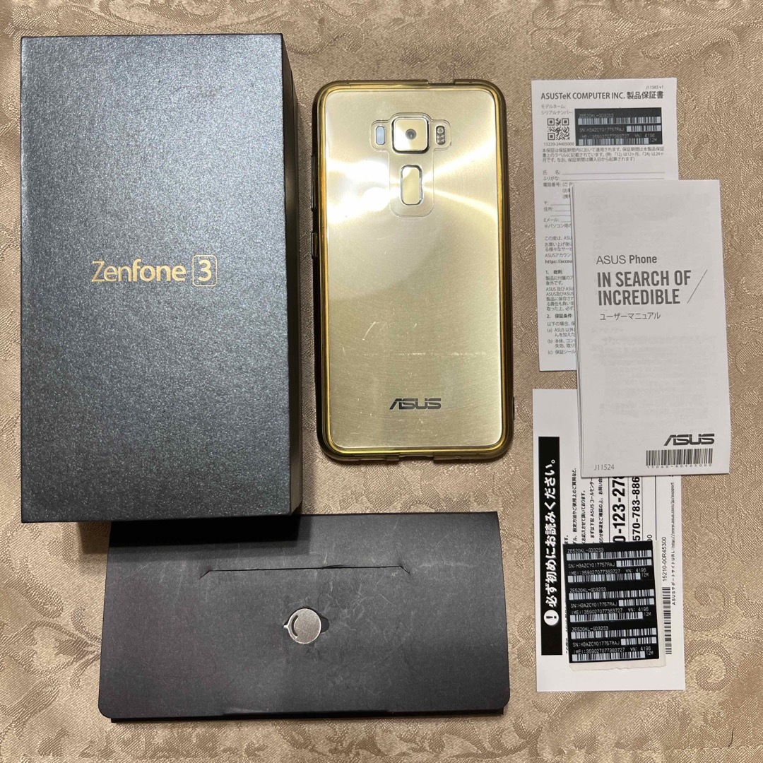 ASUS(エイスース)のASUS Zenfone3 Z017DA (ZE520KL) Gold スマホ/家電/カメラのスマートフォン/携帯電話(スマートフォン本体)の商品写真