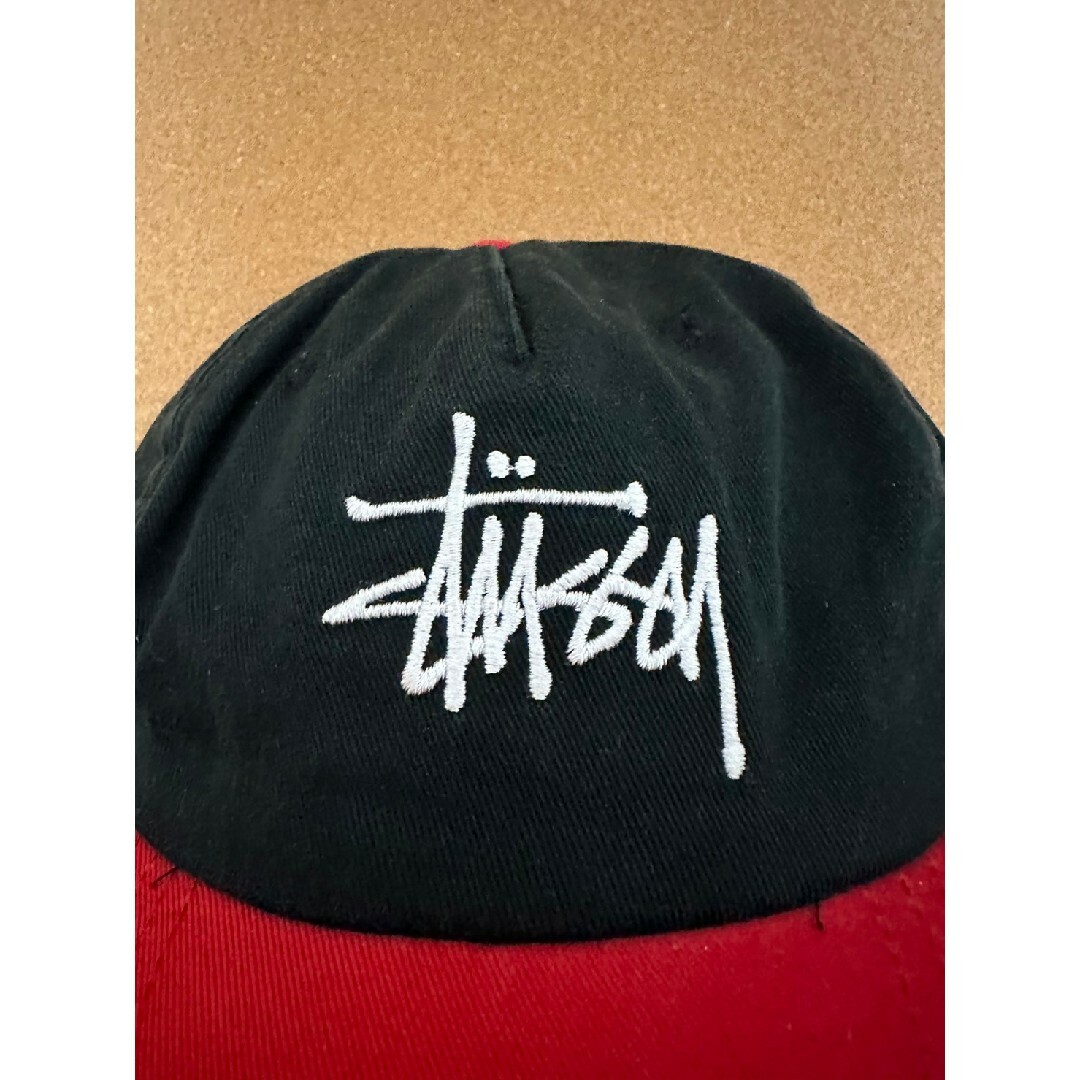 STUSSY(ステューシー)のStussy フォントロゴ ツートンカラー ストラップバックキャップ メンズの帽子(キャップ)の商品写真