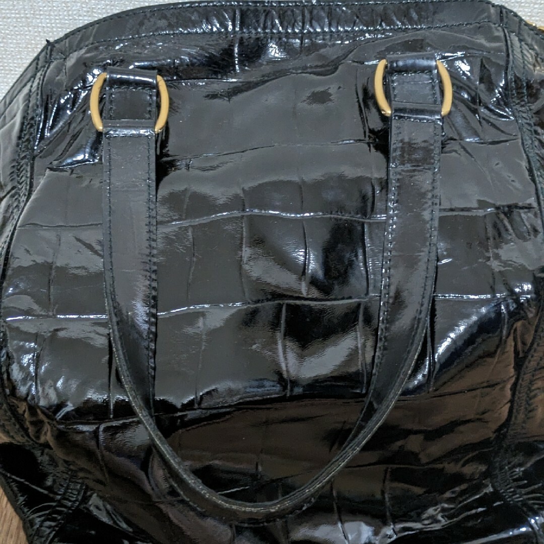 Yves Saint Laurent(イヴサンローラン)のイブサンローラン エナメルBAG レディースのバッグ(ハンドバッグ)の商品写真