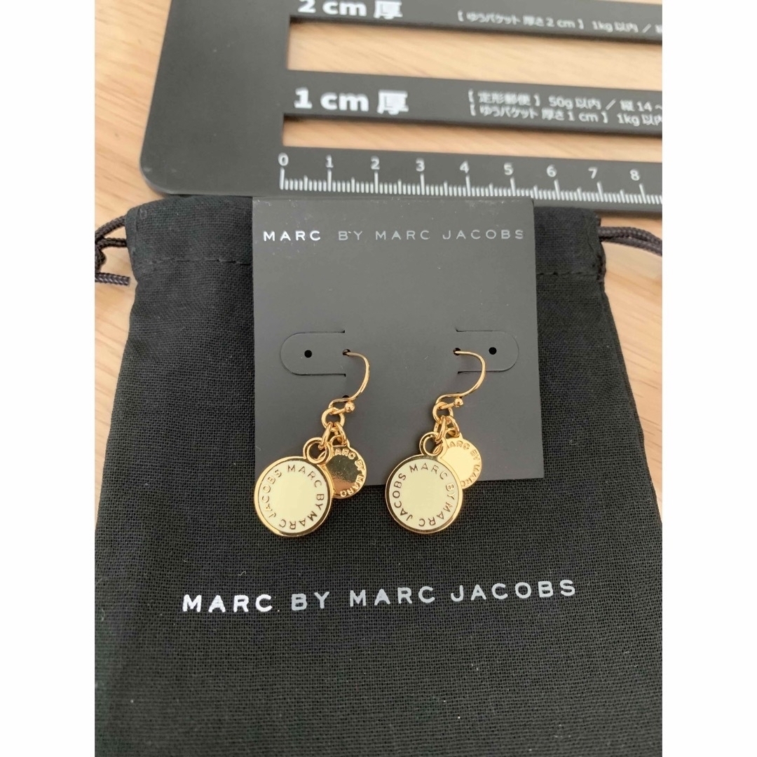 MARC BY MARC JACOBS(マークバイマークジェイコブス)のMAR005H2マーク　バイ　マーク　ジェイコブス　ゆらゆら　ピアス　正規品 レディースのアクセサリー(ピアス)の商品写真