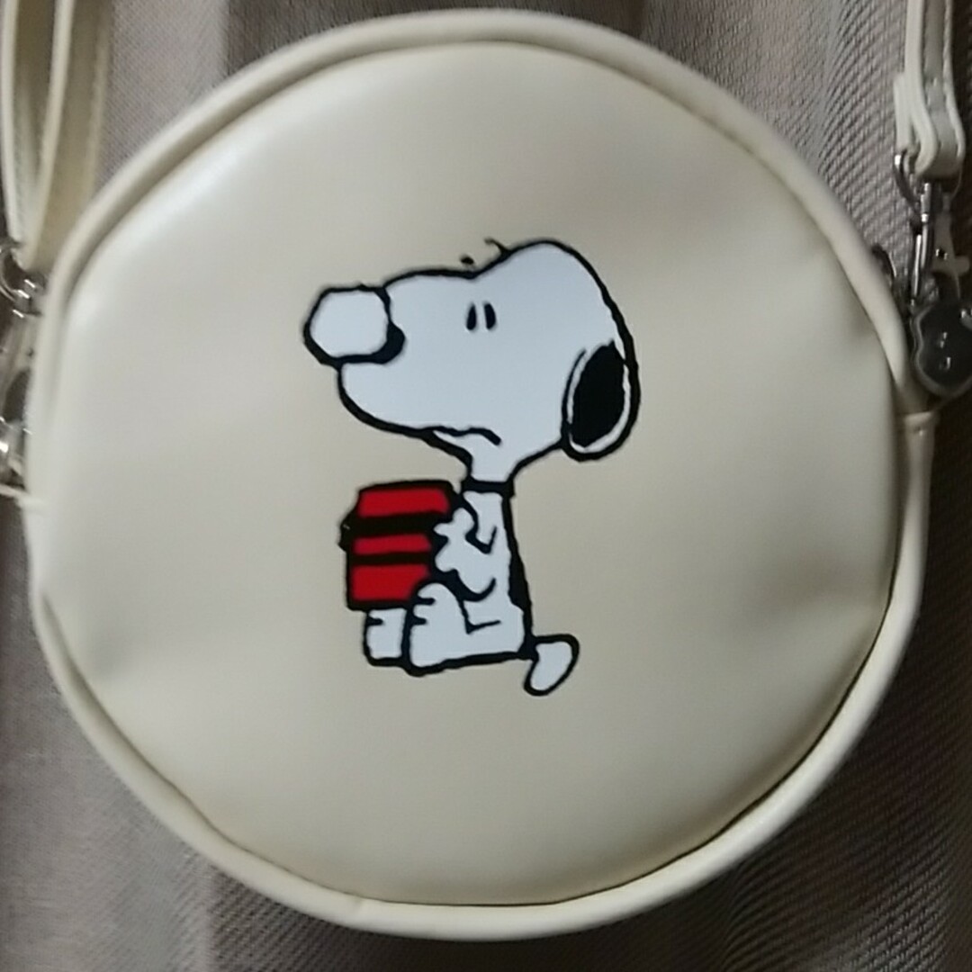 SNOOPY(スヌーピー)のスヌーピー　ポシェット　丸型 エンタメ/ホビーのエンタメ その他(その他)の商品写真