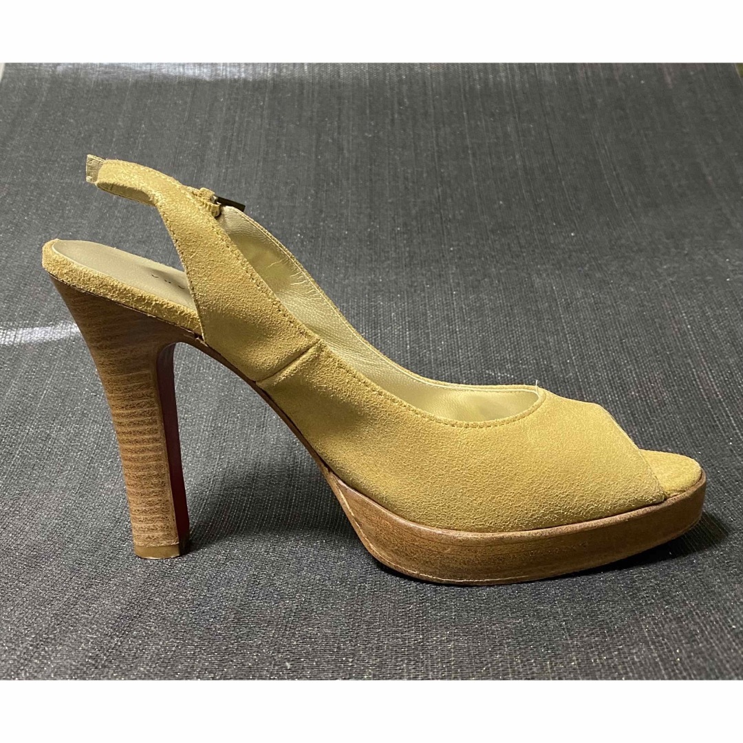 MAKI UEHARA オープントゥサンダル　ゴールドカラー レディースの靴/シューズ(ハイヒール/パンプス)の商品写真