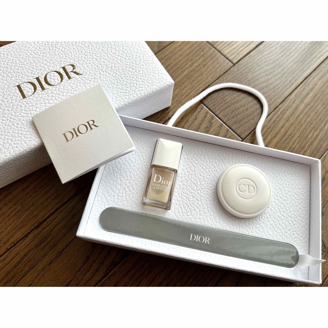 Christian Dior(クリスチャンディオール)の新品未使用品　クリスチャン ディオール  ノベルティ　ネイルケアセット コスメ/美容のネイル(ネイルケア)の商品写真