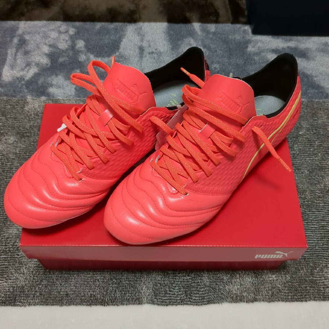 PUMA(プーマ)の最終値下げ！プーマキングミライ　新品 スポーツ/アウトドアのサッカー/フットサル(シューズ)の商品写真