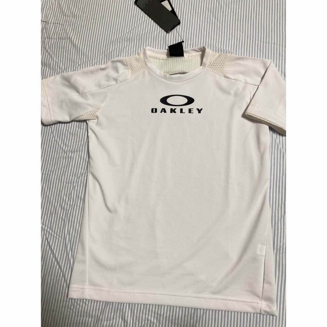 Oakley(オークリー)のOAKLEY 150 Tシャツ キッズ/ベビー/マタニティのキッズ服男の子用(90cm~)(Tシャツ/カットソー)の商品写真