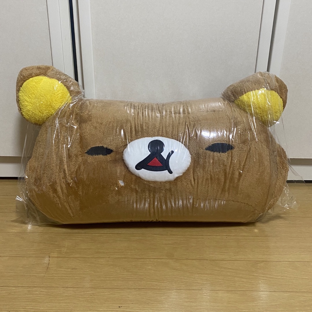 サンリオ(サンリオ)の【新品】リラックマ　まんぷくフェイスクッションXL エンタメ/ホビーのおもちゃ/ぬいぐるみ(ぬいぐるみ)の商品写真