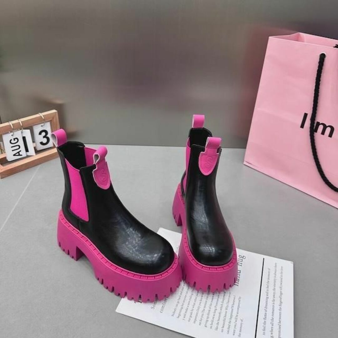 韓国♡個性的なデザイン　厚底ブーツ. ミドルブール 厚底 配色ブーツ　カラフル レディースの靴/シューズ(ブーツ)の商品写真
