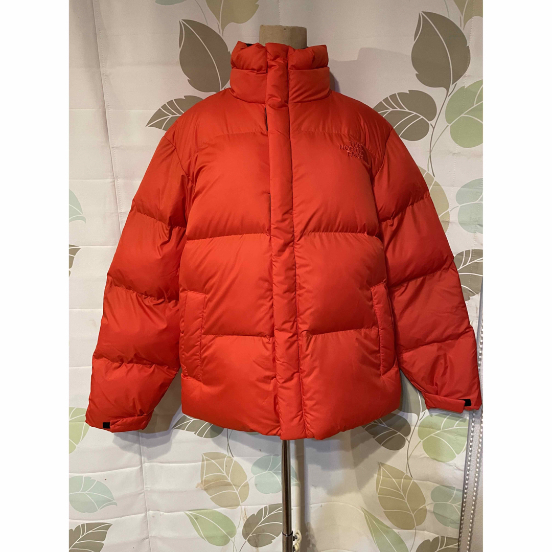 THE NORTH FACE(ザノースフェイス)の新品！ザ　ノースフェイス★ホワイトレーベル　ヌプシ　Lサイズ メンズのジャケット/アウター(その他)の商品写真