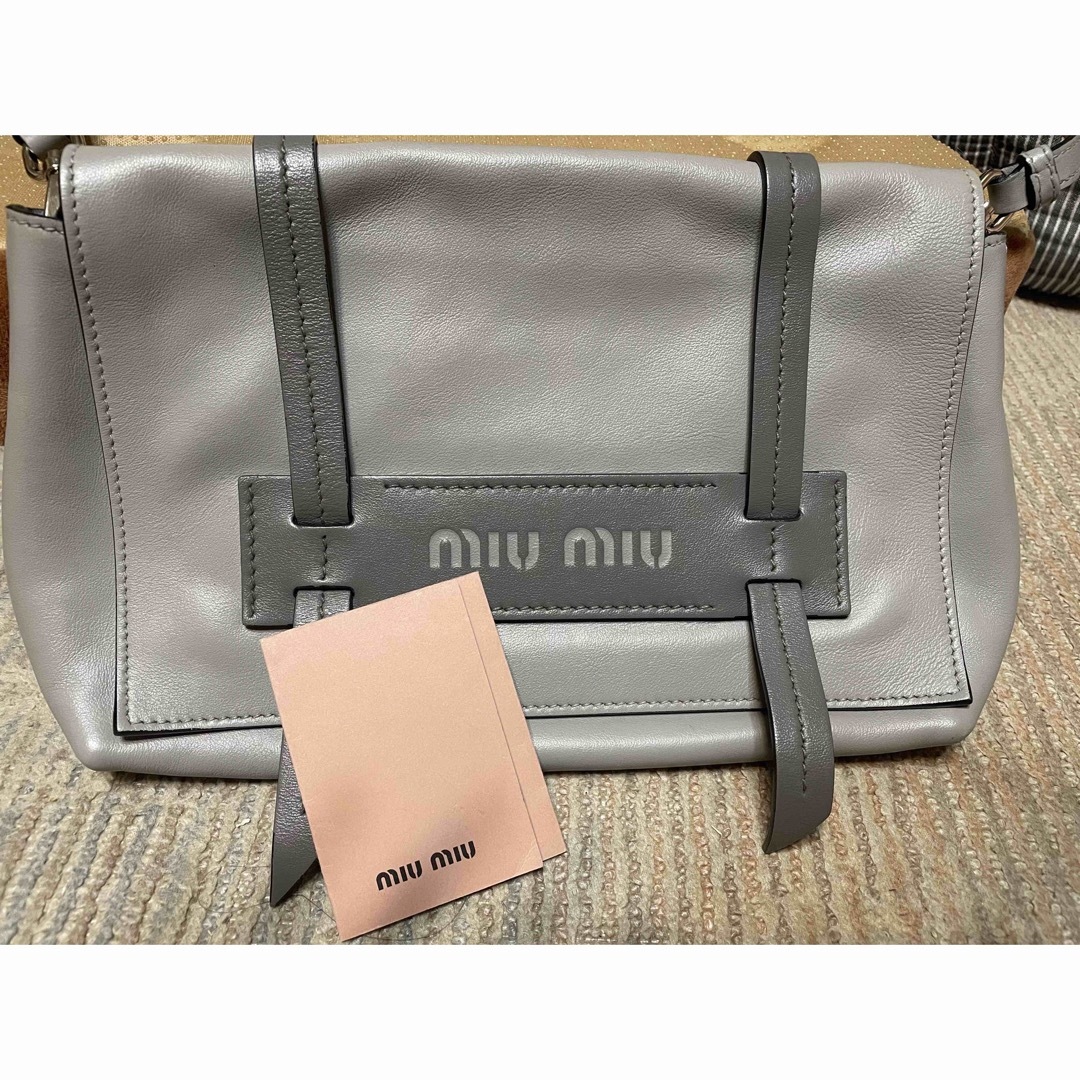 miumiu　ショルダーバッグ