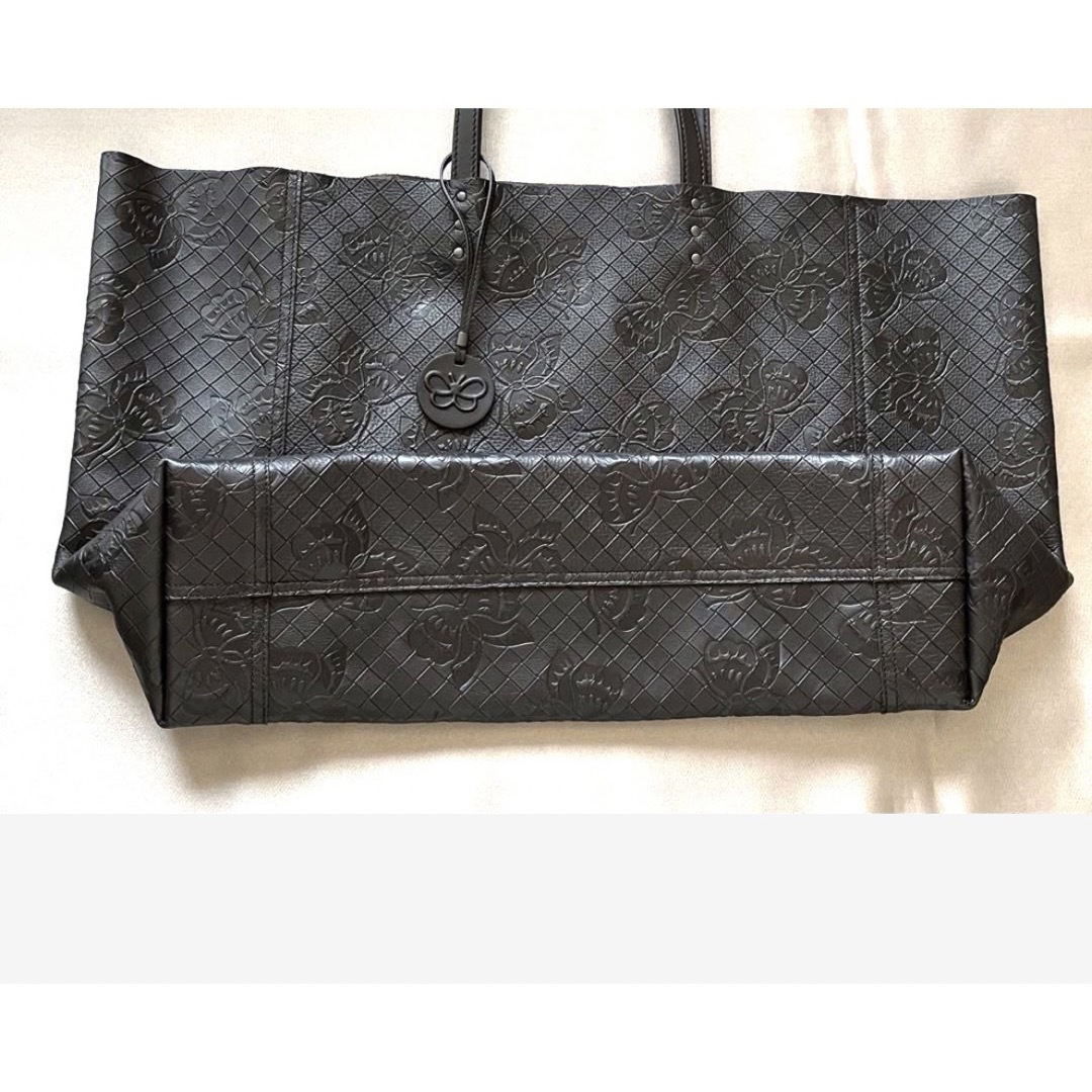 Bottega Veneta(ボッテガヴェネタ)の【未使用・美品】BOTTEGA VENETA ボッテガヴェネタ トートバッグ　 レディースのバッグ(トートバッグ)の商品写真