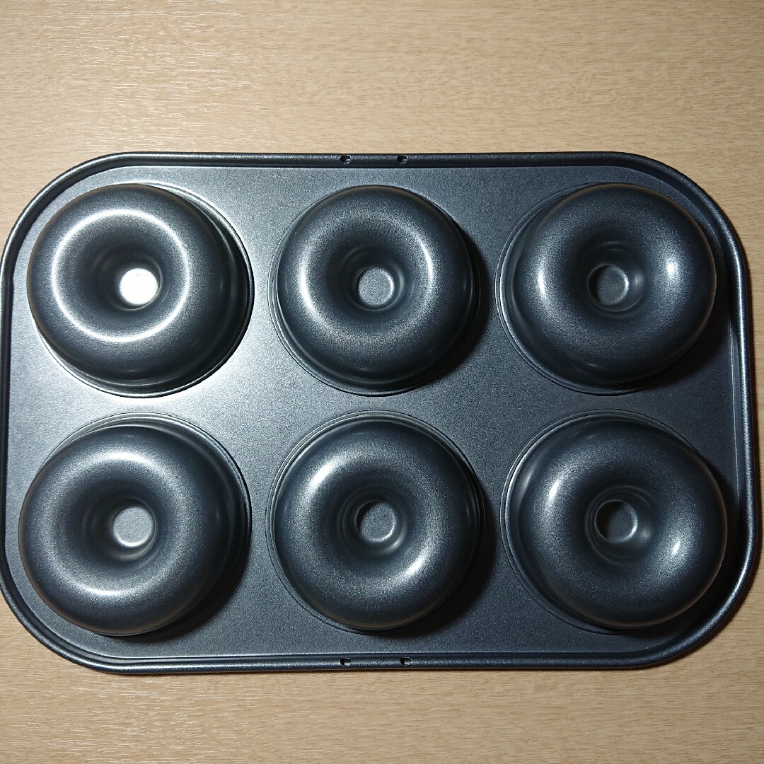 スチール製 ティファニー 焼きドーナツ型 シルバー 2個セット インテリア/住まい/日用品のキッチン/食器(調理道具/製菓道具)の商品写真