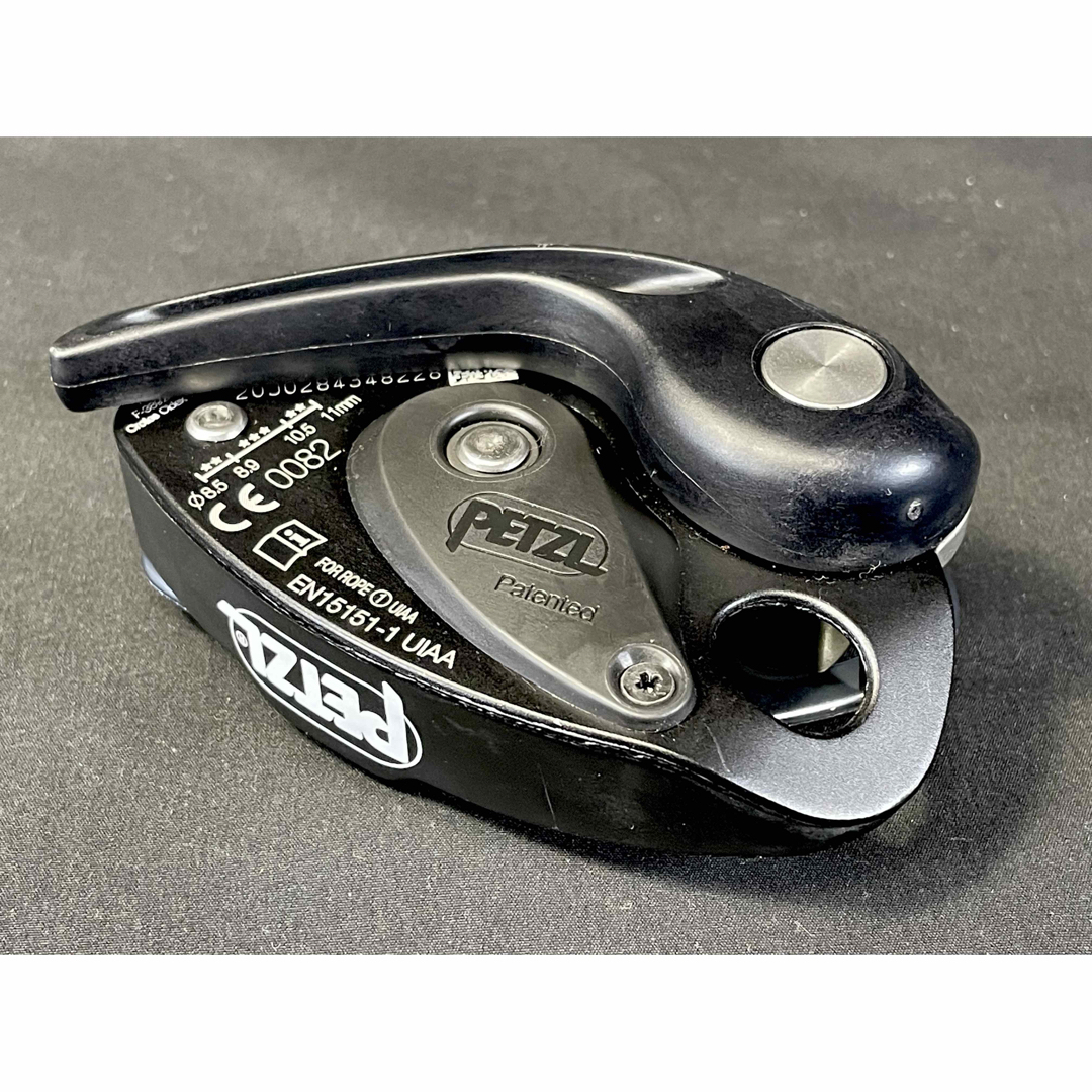 ペツル　GRIGRI2 D142 グレー