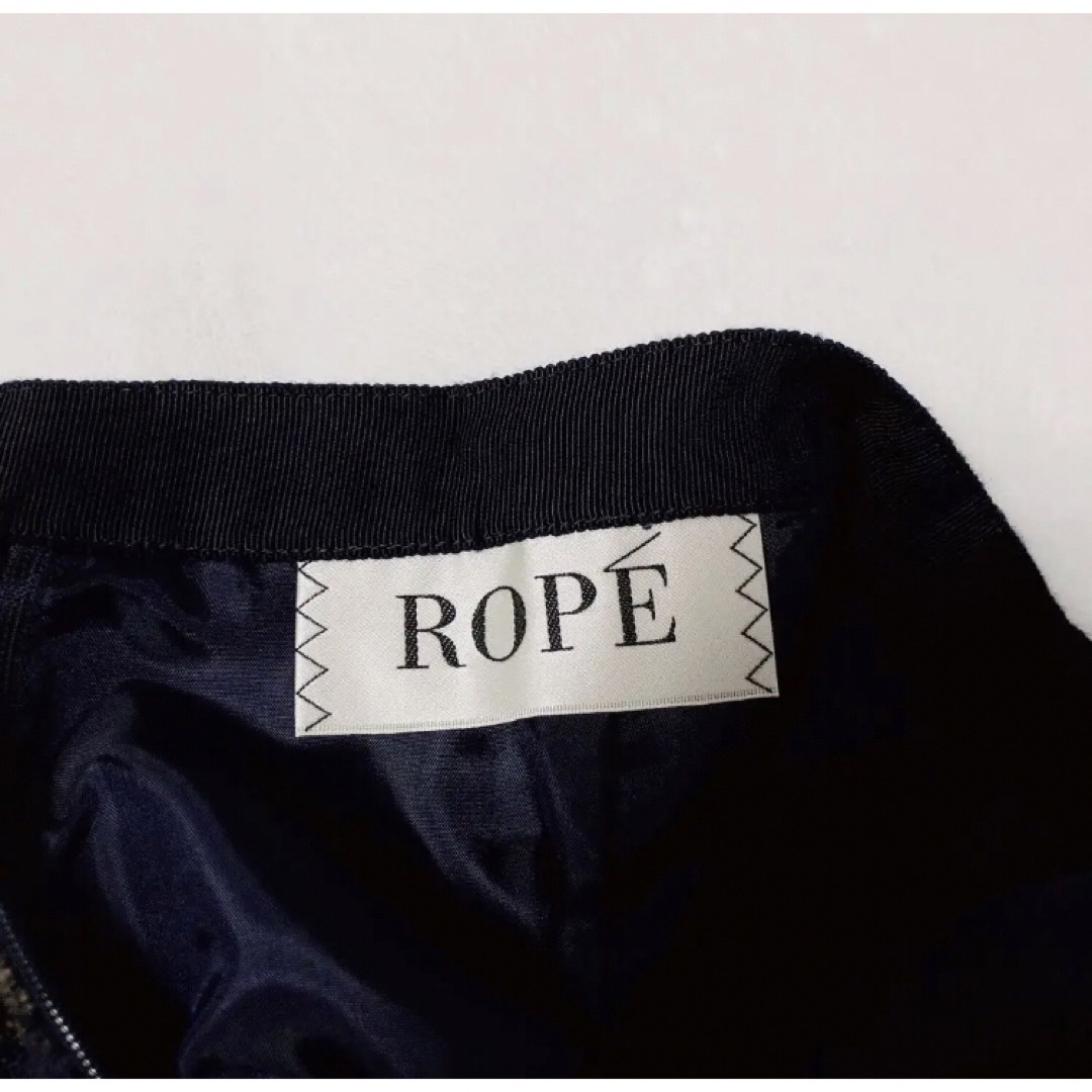 ROPE’(ロペ)のROPE ロペ　レース　タイト　ジャガード　スカート　ネイビー　36 レディースのスカート(ひざ丈スカート)の商品写真