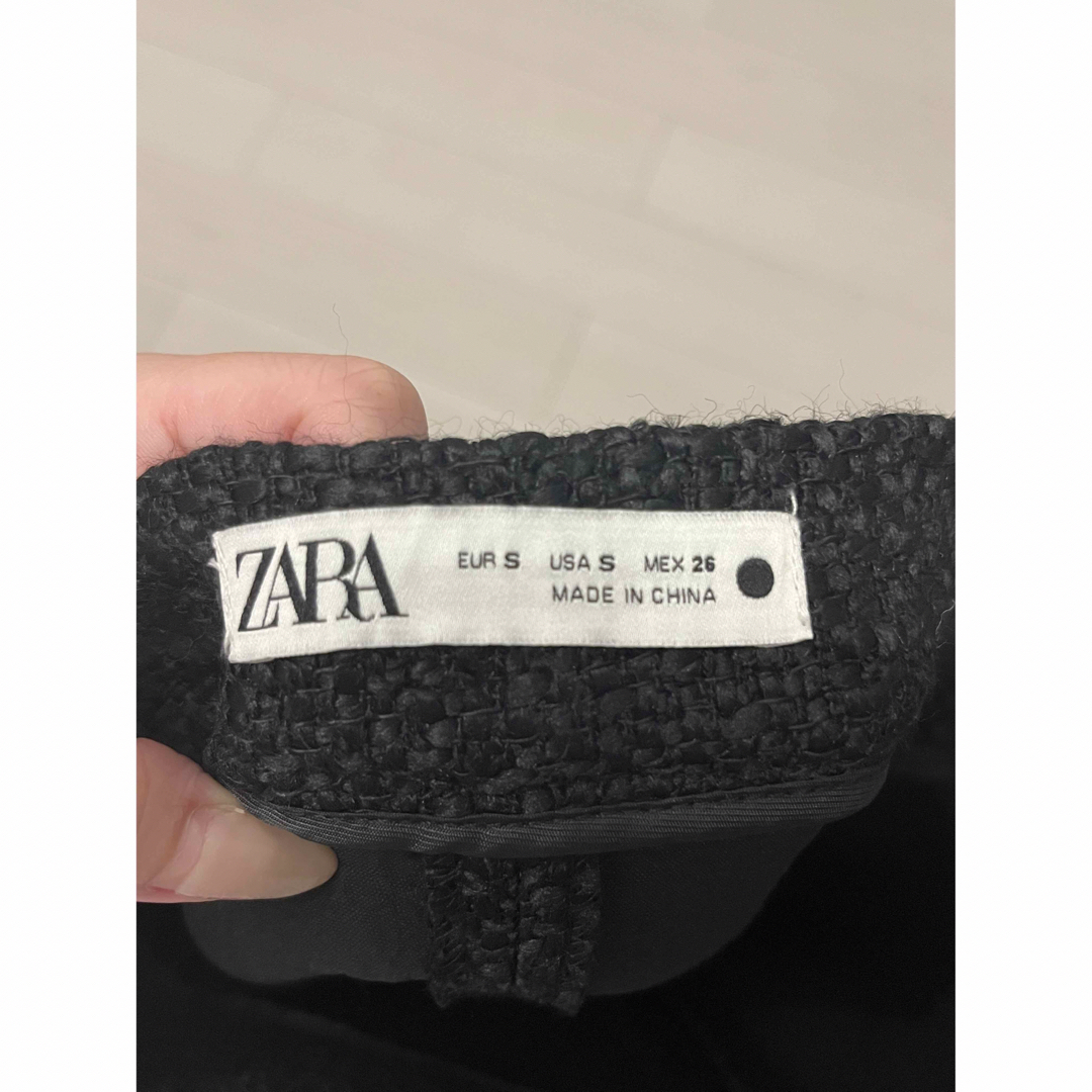 ZARA(ザラ)の未使用　ZARA ツイードミニスカート　S黒 レディースのスカート(ミニスカート)の商品写真