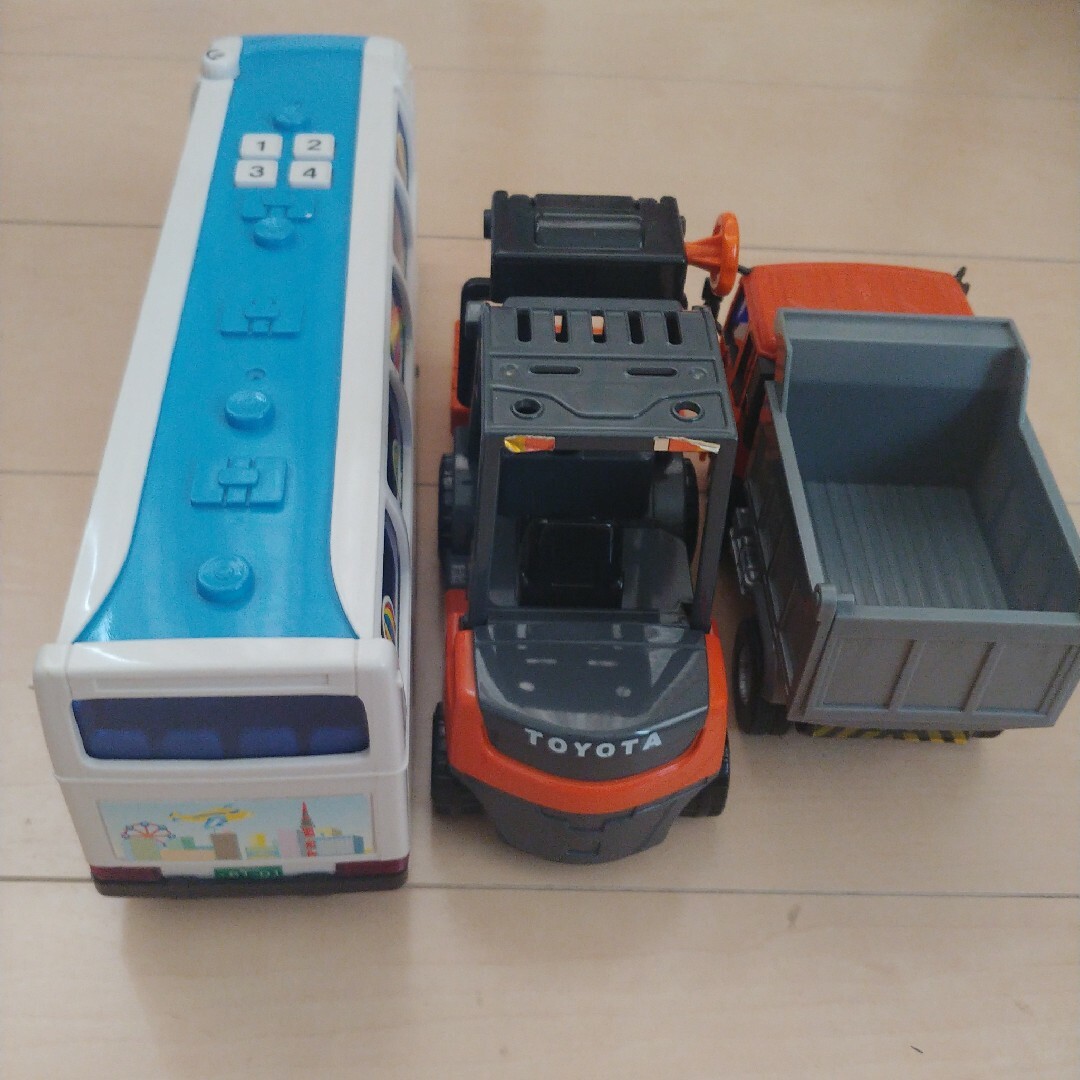 TOYCO(トイコー)のミニカー　トイコー　toyco　サウンドカー　バス　ダンプカー　フォークリフト エンタメ/ホビーのおもちゃ/ぬいぐるみ(ミニカー)の商品写真