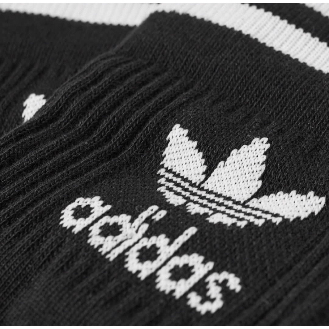 adidas(アディダス)の新品　アディダス　M(23-25cm)ソリッド　ミッドクルーソックス　白黒2足 レディースのレッグウェア(ソックス)の商品写真