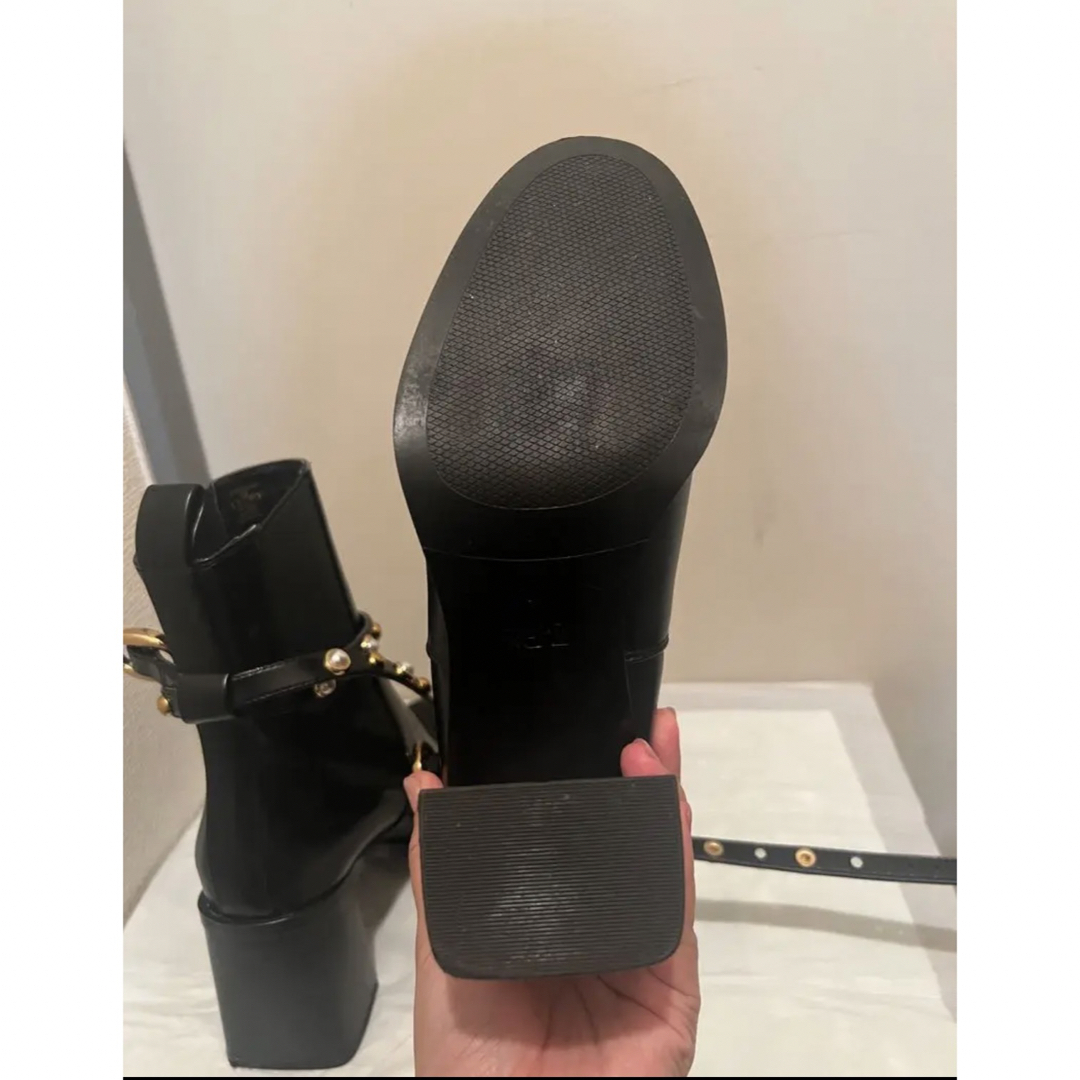 ZARA(ザラ)のZARA パールディテール付きブロックヒールアンクルブーツ レディースの靴/シューズ(ブーツ)の商品写真