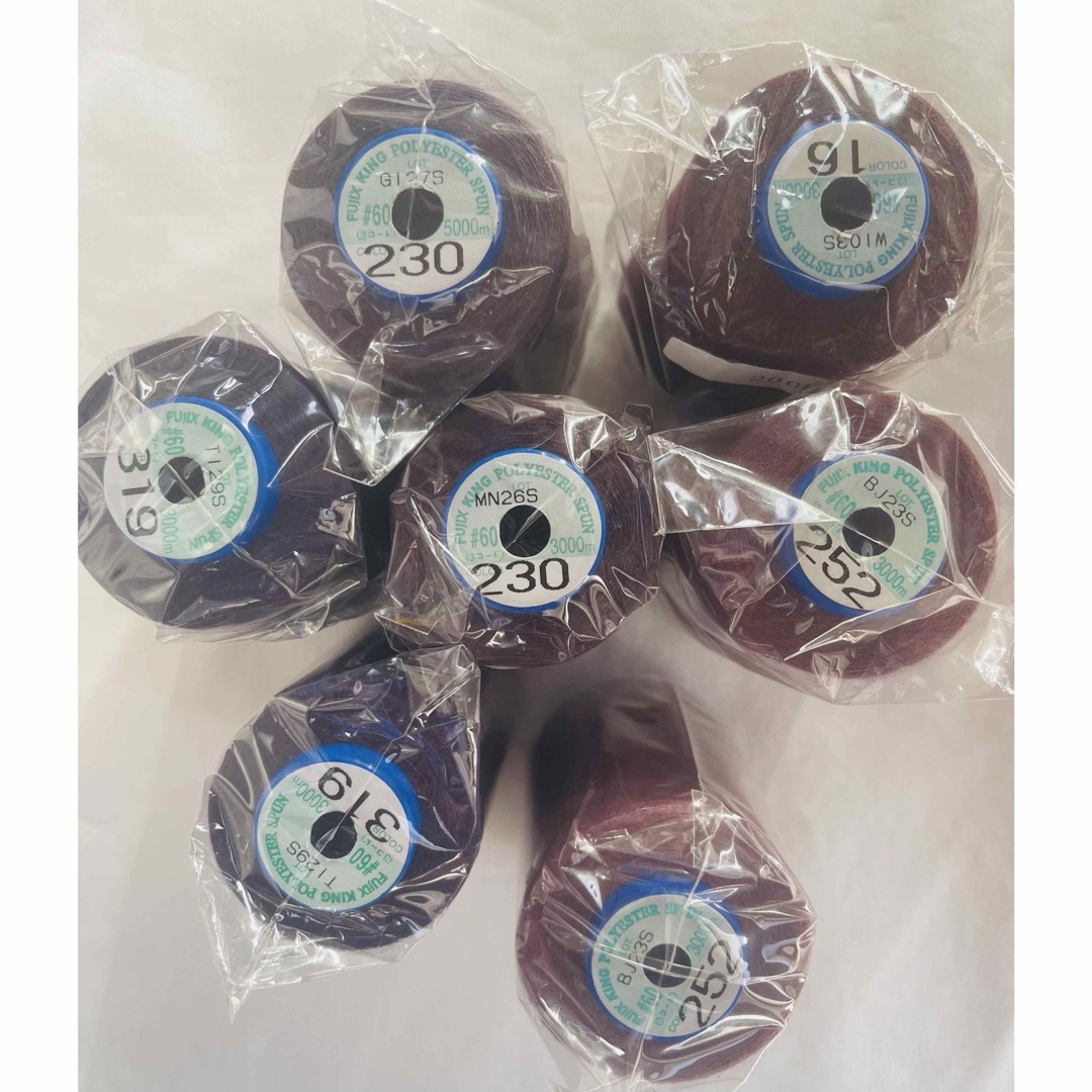 KING(キング)のミシン糸　#60 紫　パープル　バイオレット　キングスパン ハンドメイドの素材/材料(生地/糸)の商品写真