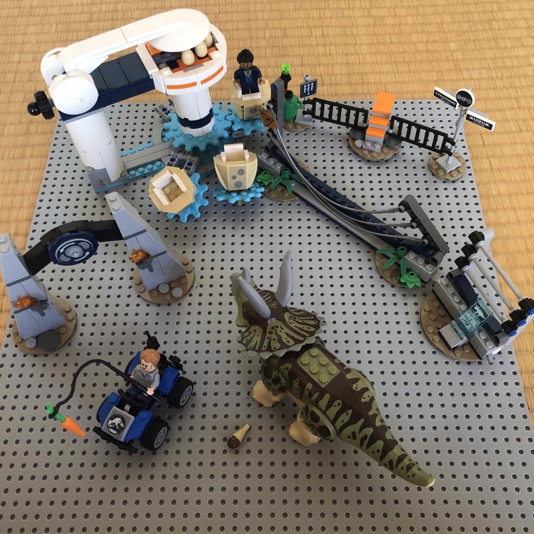 レゴLEGOジュラシック・ワールド トリケラトプスの暴走 75937