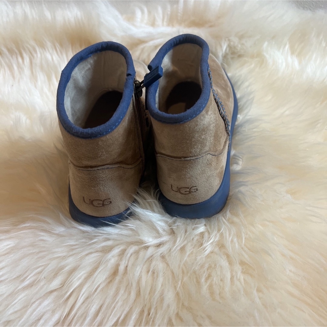 UGG(アグ)のUGG ベージュキッズブーツ20センチ キッズ/ベビー/マタニティのキッズ靴/シューズ(15cm~)(ブーツ)の商品写真