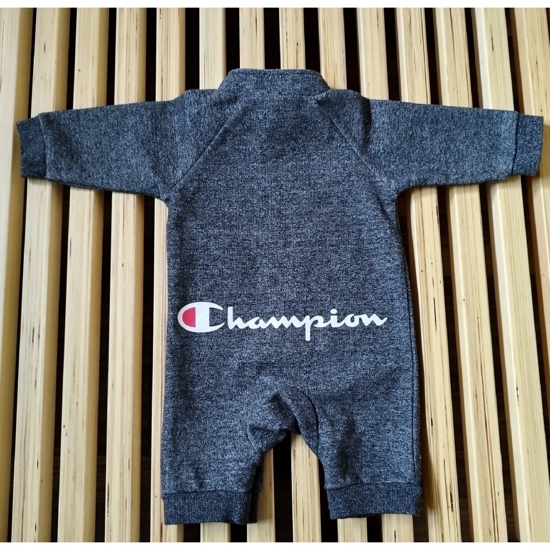 Champion(チャンピオン)のヤマダ様専用です。チャンピオン　ロンパース　70　男の子　長袖　ジャージ風 キッズ/ベビー/マタニティのベビー服(~85cm)(カバーオール)の商品写真