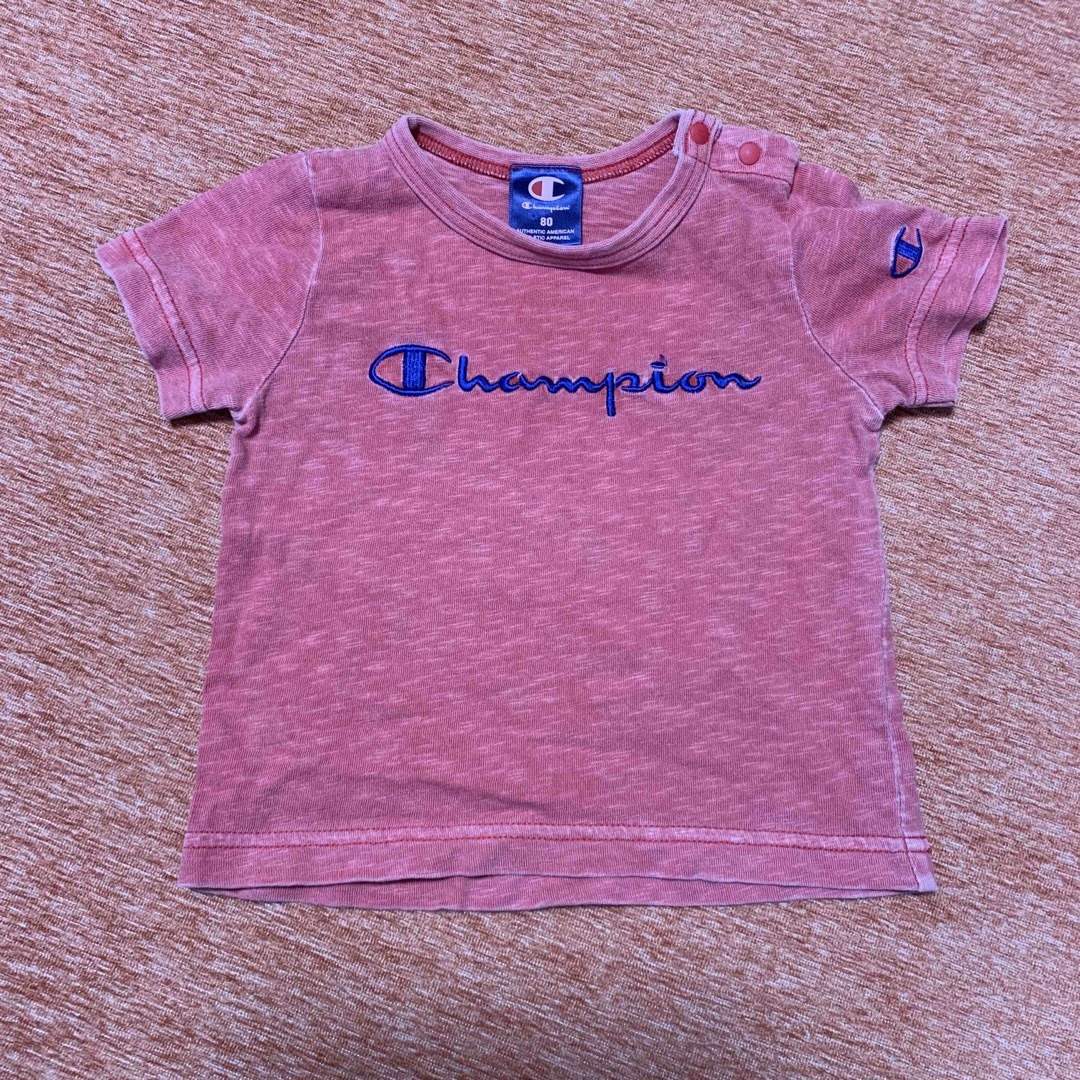 Champion(チャンピオン)のTシャツ　チャンピオン　赤 キッズ/ベビー/マタニティのベビー服(~85cm)(Ｔシャツ)の商品写真