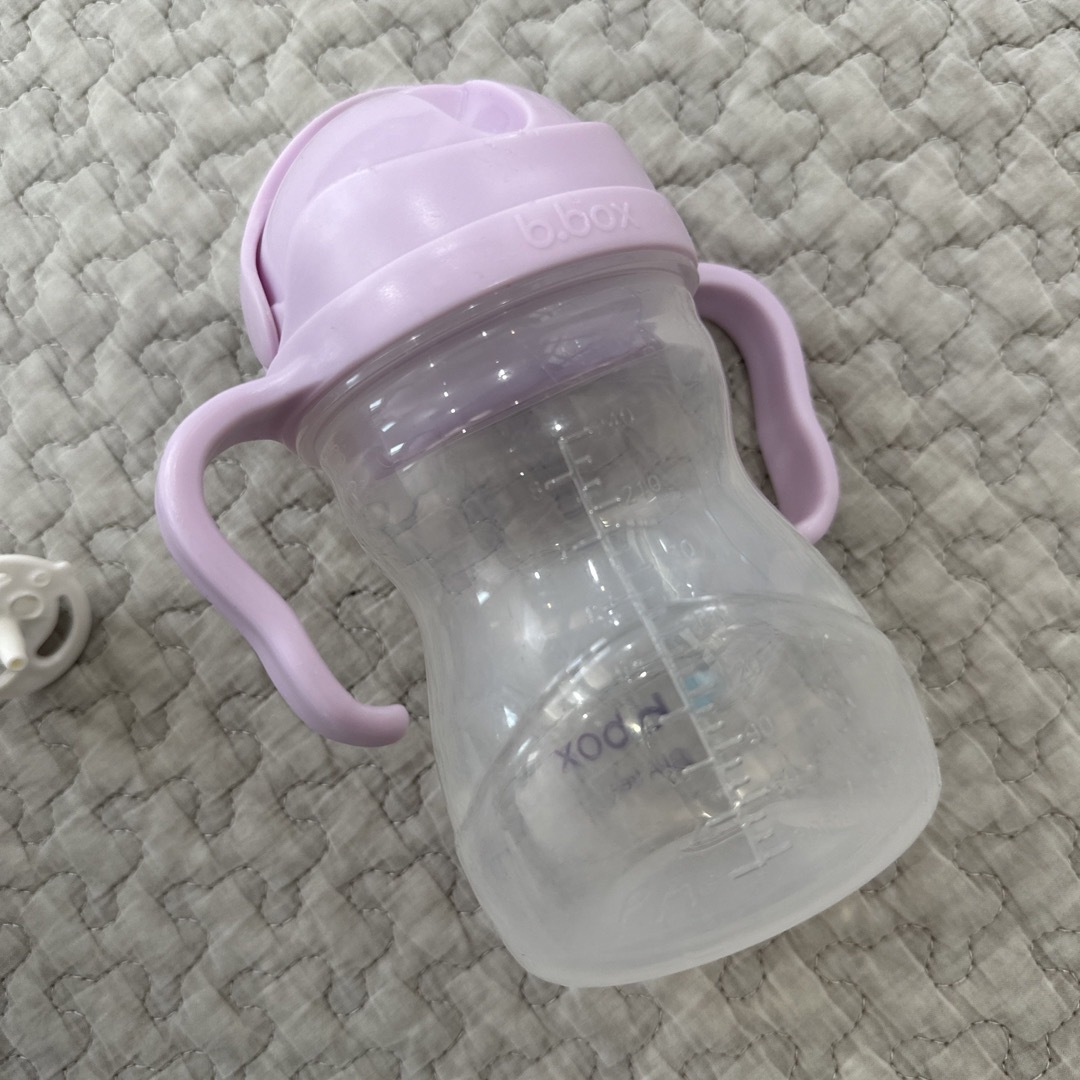 B-BOX シッピーカップ　紫　ピンク キッズ/ベビー/マタニティの授乳/お食事用品(マグカップ)の商品写真