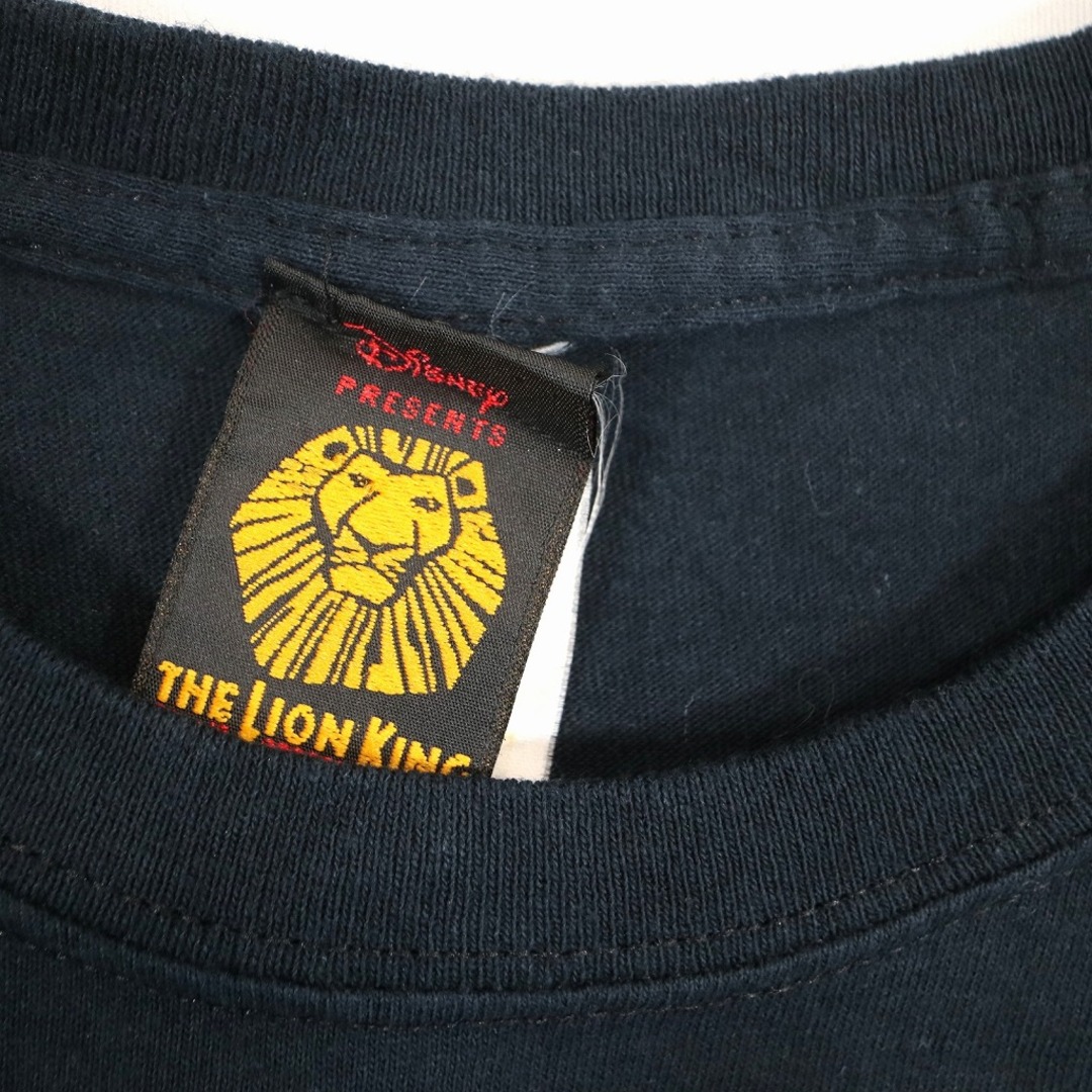 Disney(ディズニー)のDisney ディズニー キャラクタープリント 半袖Ｔシャツ THE LION KING ライオンキング ダークネイビー (メンズ L) 中古 古着 O3105 メンズのトップス(Tシャツ/カットソー(半袖/袖なし))の商品写真