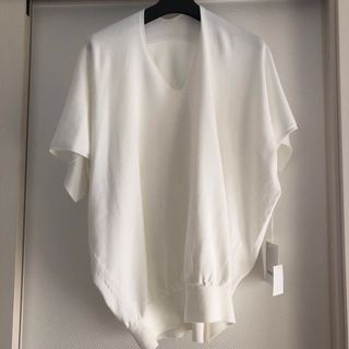 【PINORE】新品タグ付き　ホワイトカットソー(カットソー(半袖/袖なし))