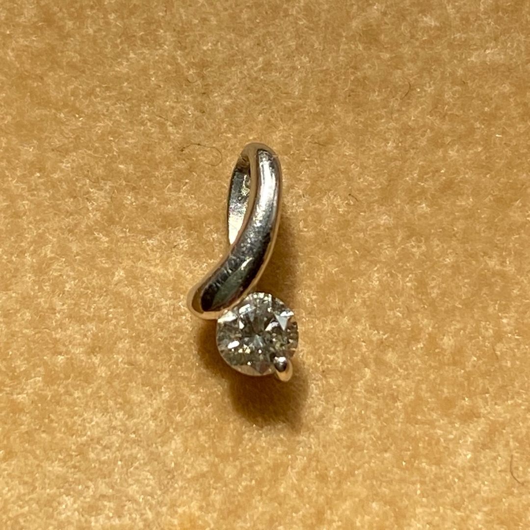 Pt900    0.1ct    1粒ダイヤのプチネックレストップ レディースのアクセサリー(チャーム)の商品写真