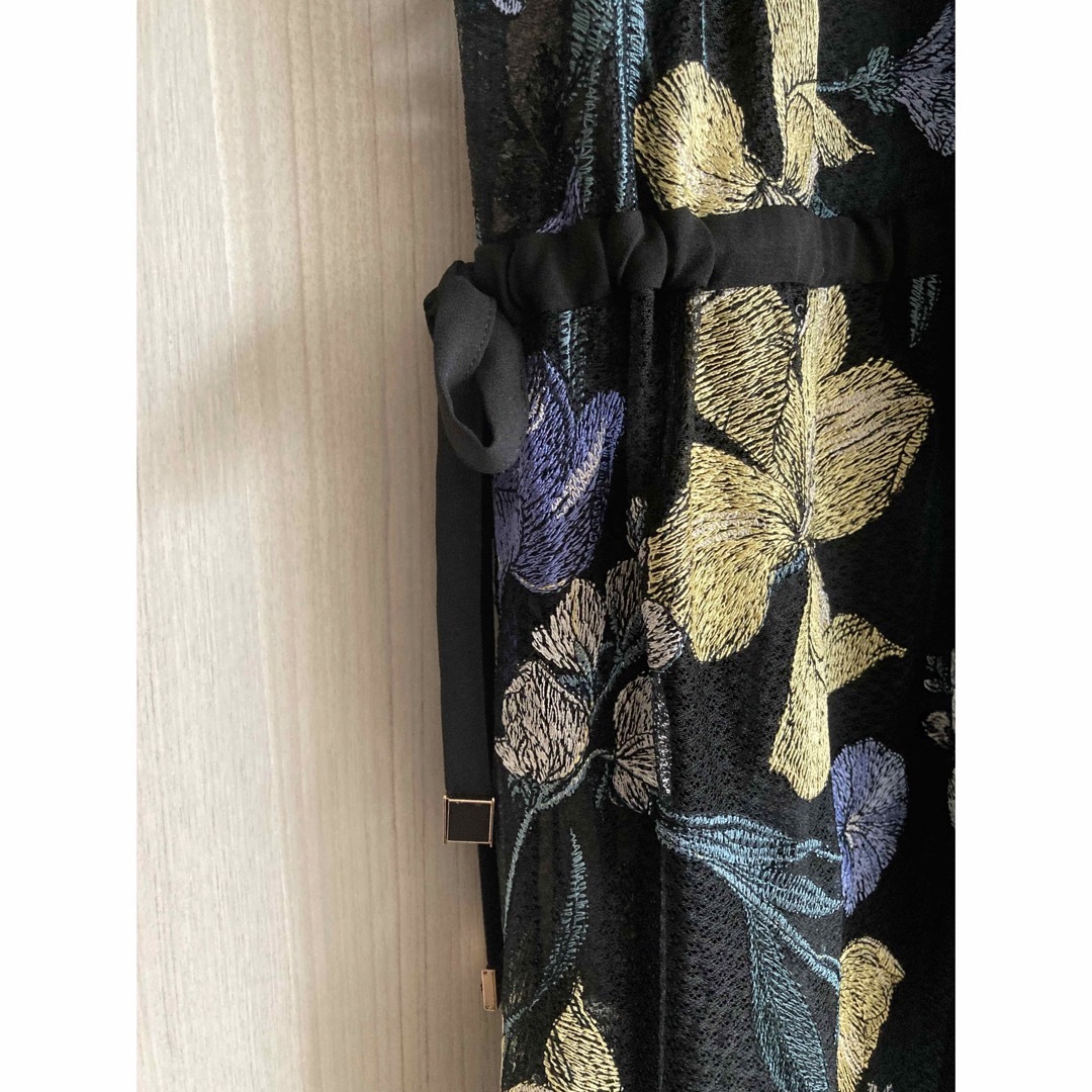 GRACE CONTINENTAL(グレースコンチネンタル)のグレースコンチネンタル　チュールフラワー刺繍ドレス　ワンピース レディースのワンピース(ロングワンピース/マキシワンピース)の商品写真