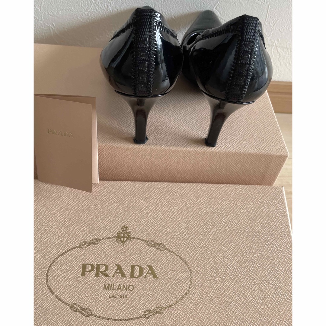 PRADA - 箱付き! PRADA 高級 エナメルブラックパンプス ピンヒール黒