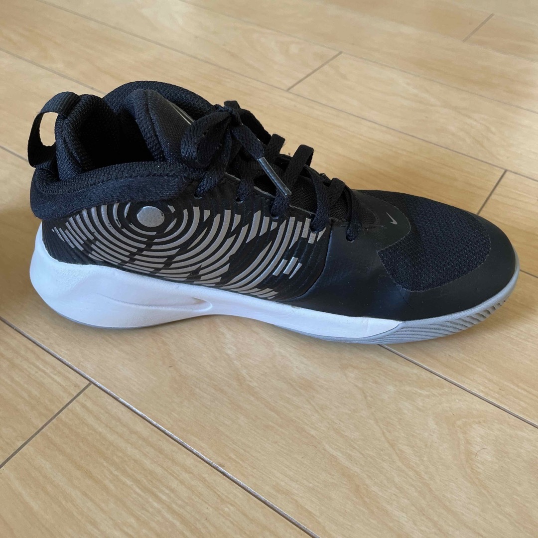 NIKE(ナイキ)のNIKE バッシュ　23.0cm キッズ/ベビー/マタニティのキッズ靴/シューズ(15cm~)(スニーカー)の商品写真