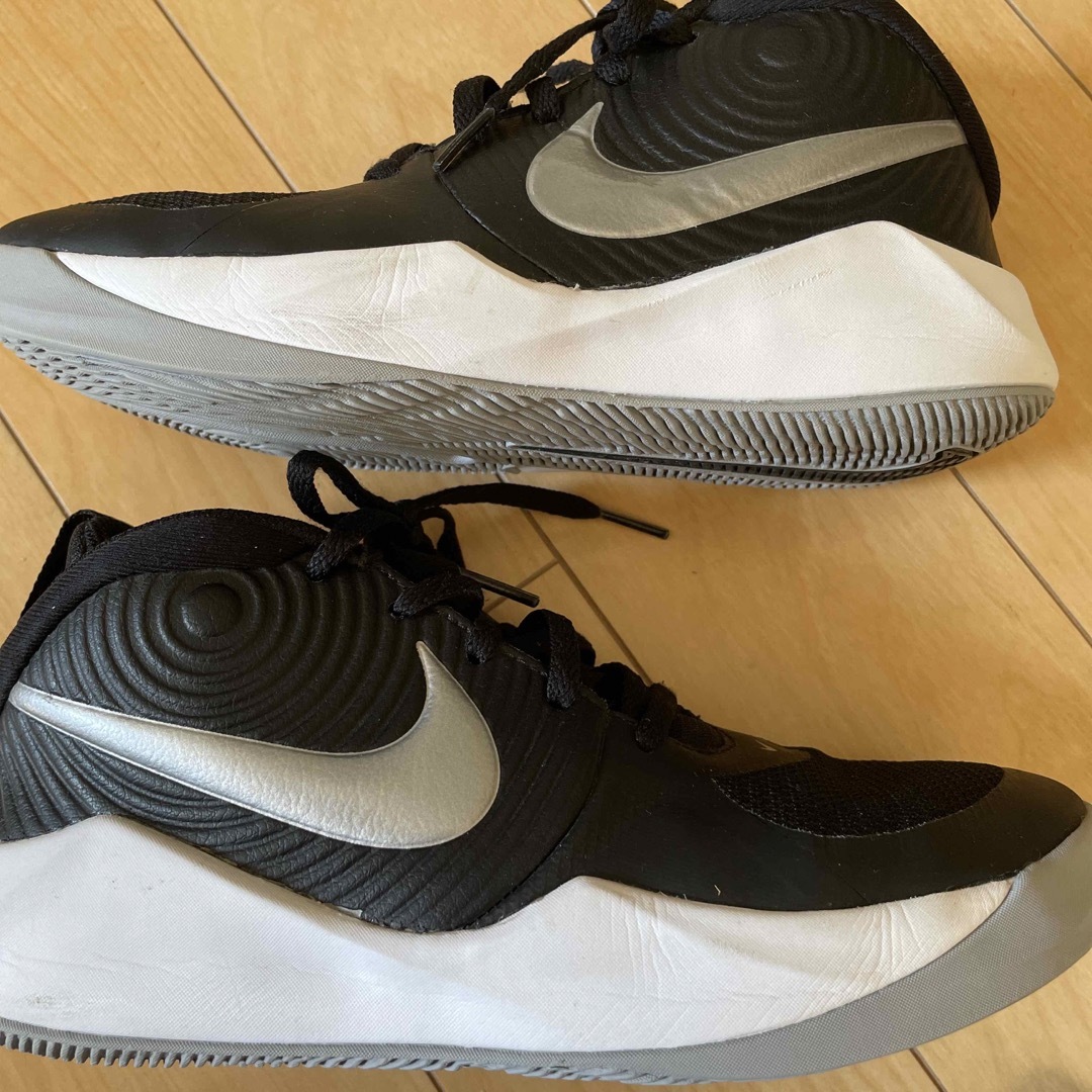 NIKE(ナイキ)のNIKE バッシュ　23.0cm キッズ/ベビー/マタニティのキッズ靴/シューズ(15cm~)(スニーカー)の商品写真